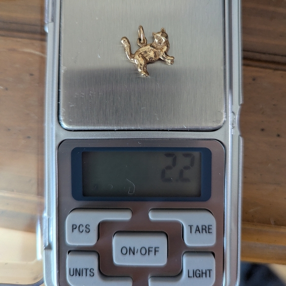 Solid Gold Cat Pendant - Picture 6 of 6